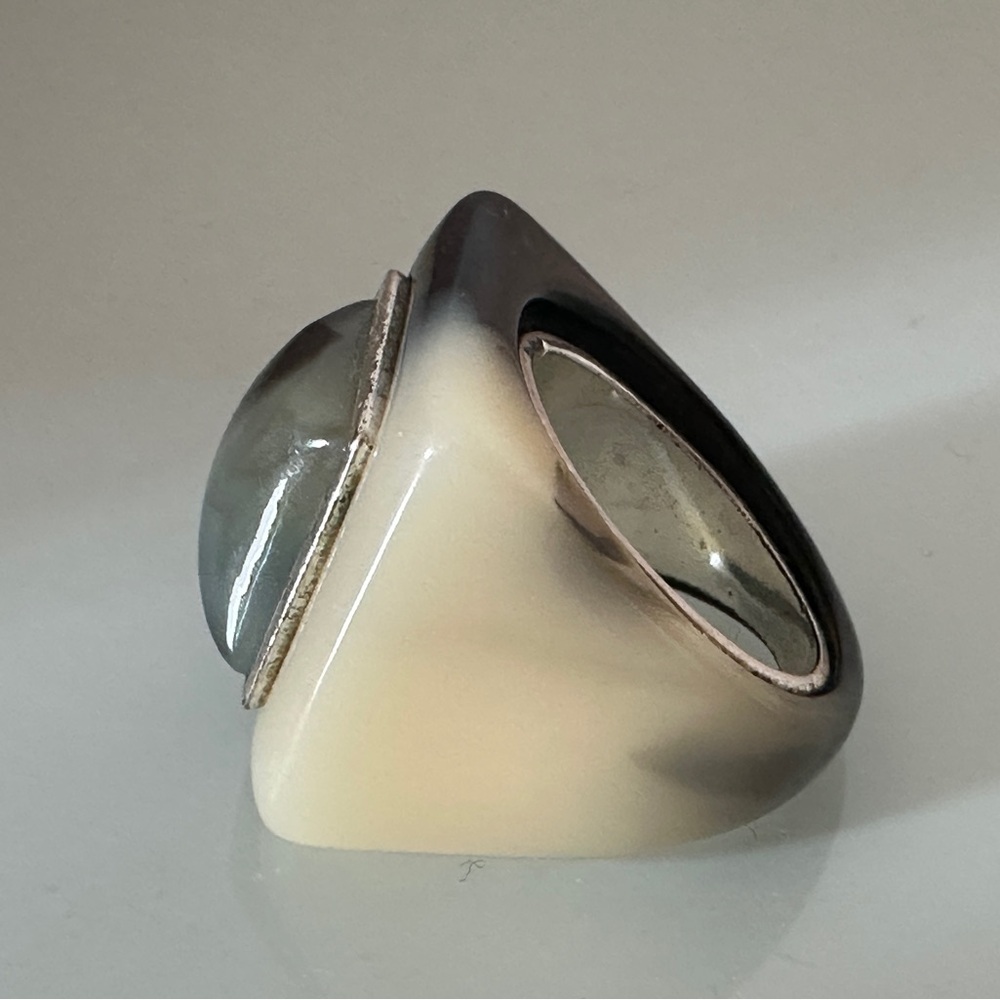 Elegant Cream and Gray Women's Ring